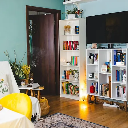 Happy Place - 1-Bedroom Apartment With Workspace
