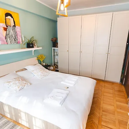 Happy Place - 1-Bedroom Apartment With Workspace דירה *