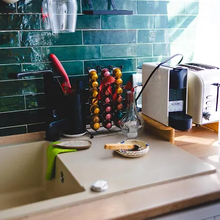 Happy Place - 1-Bedroom Apartment With Workspace *