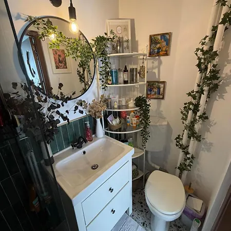 Happy Place - 1-Bedroom Apartment With Workspace *