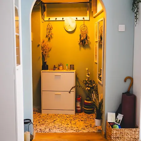 Happy Place - 1-Bedroom Apartment With Workspace *