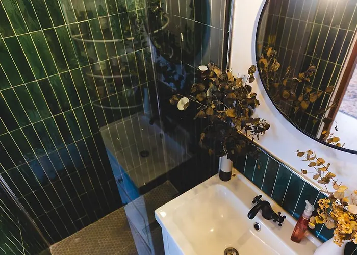 The Sunflower Retreat - Bright & Stylish 1br Lägenhet